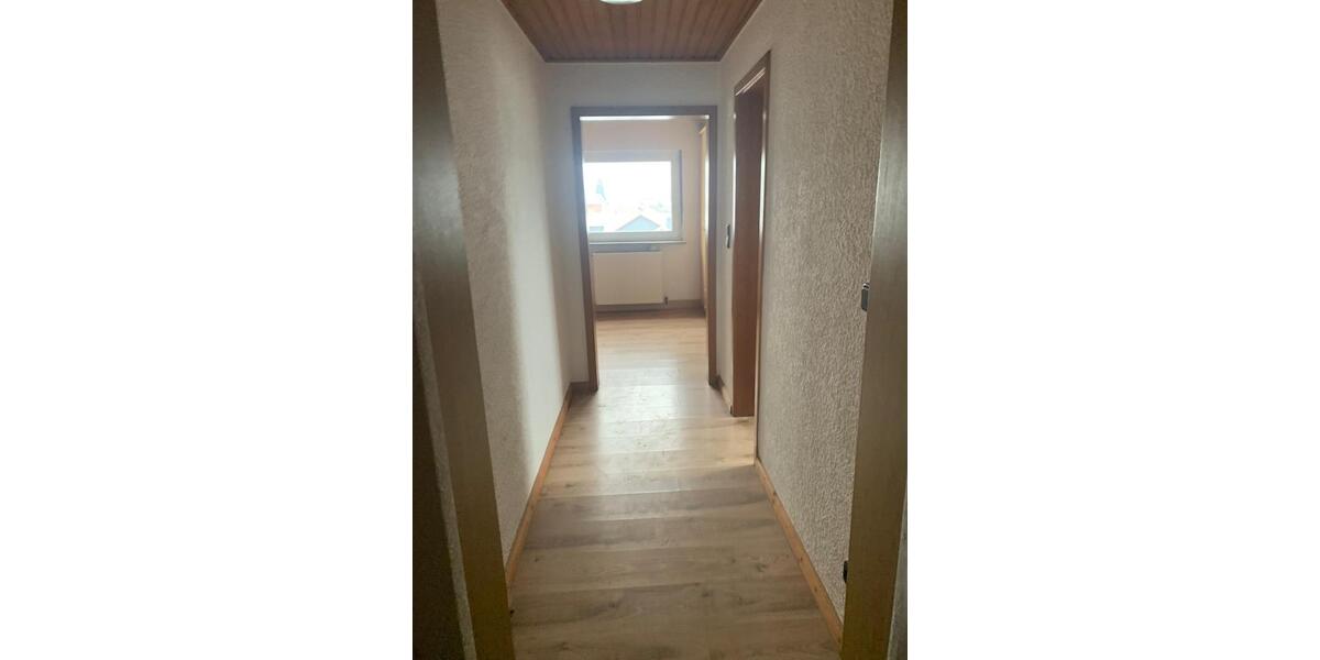 Einfamilienhaus Marburg - 9 Zimmer, 135 m&sup2;, 1.250&euro; | Angebot:24840440