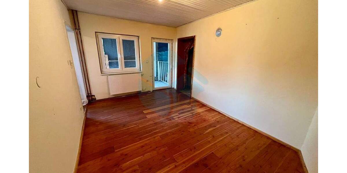 Einfamilienhaus Butzbach / Hoch-Weisel Hoch-Weisel - 5 Zimmer, 129 m&sup2;, 179.000&euro; | Angebot:25734438