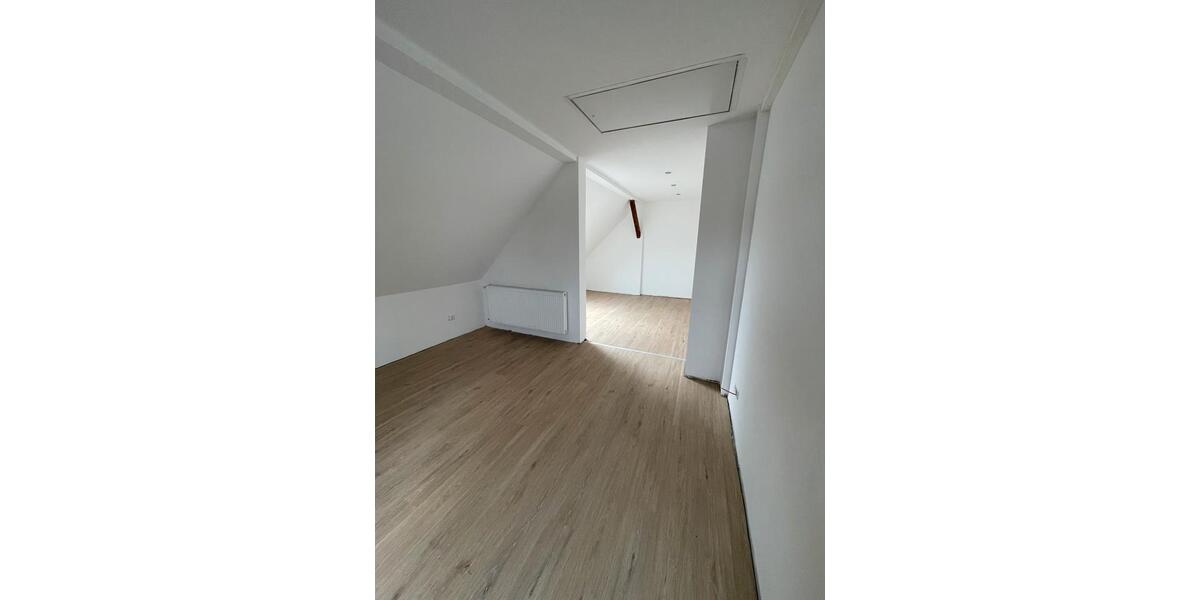 Etagenwohnung Aßlar - 6 Zimmer, 150 m&sup2;, 1.100&euro; | Angebot:25857692