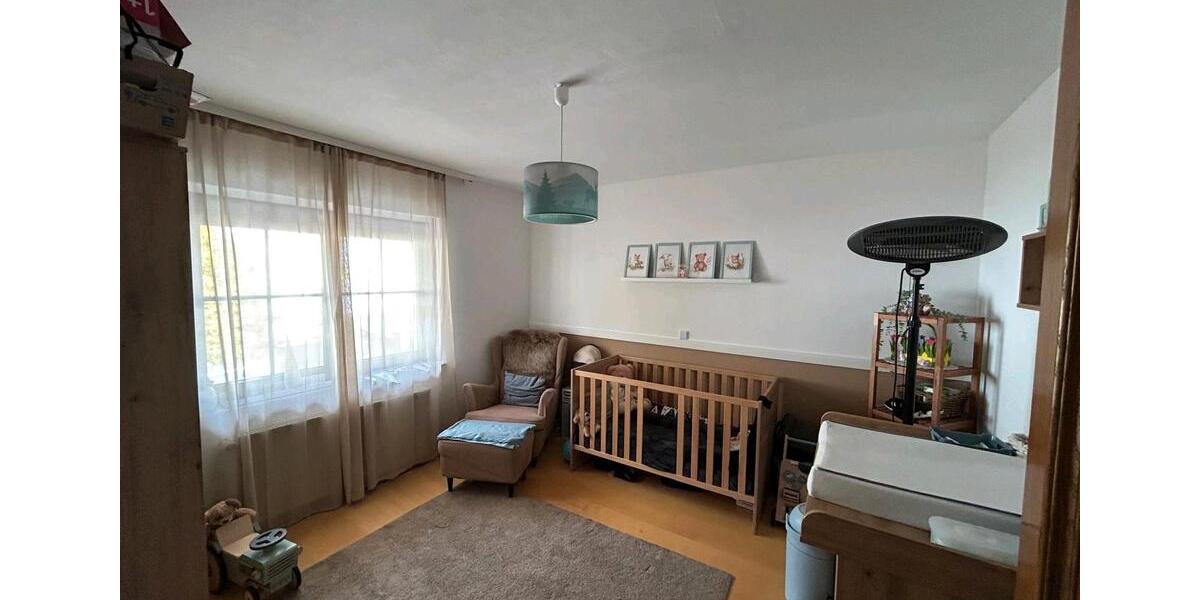 Etagenwohnung Biebertal - 7 Zimmer, 186 m&sup2;, 1.200&euro; | Angebot:26040470