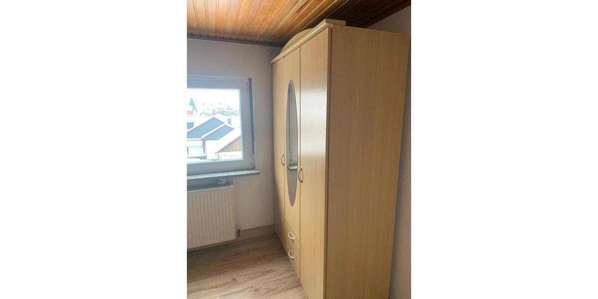 Einfamilienhaus Lohra - 9 Zimmer, 215 m&sup2;, 1.900&euro; | Angebot:25293721