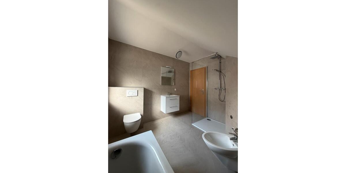 Etagenwohnung Gladenbach - 4 Zimmer, 135 m&sup2;, 1.300&euro; | Angebot:25329546