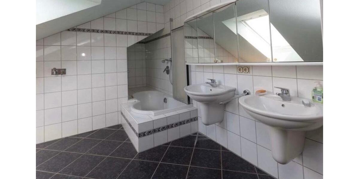 Dachgeschoßwohnung Buseck - 3 Zimmer, 100 m&sup2;, 1.200&euro; | Angebot:25894892
