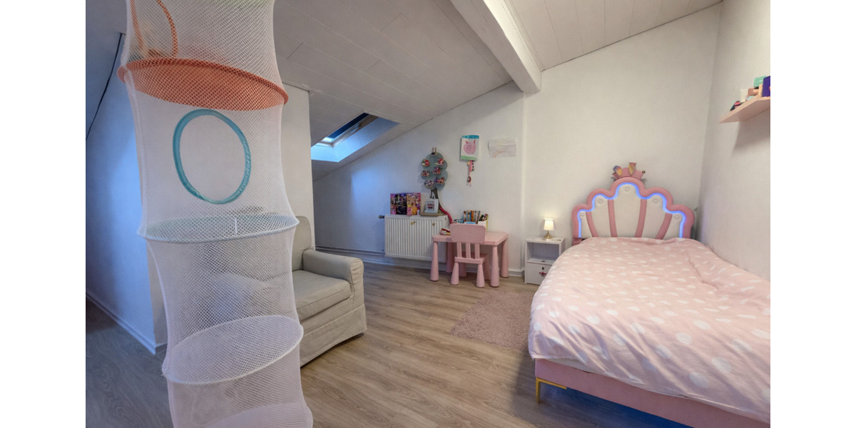 Reihenhaus Grävenwiesbach - 6 Zimmer, 199 m&sup2;, 1.650&euro; | Angebot:25947839