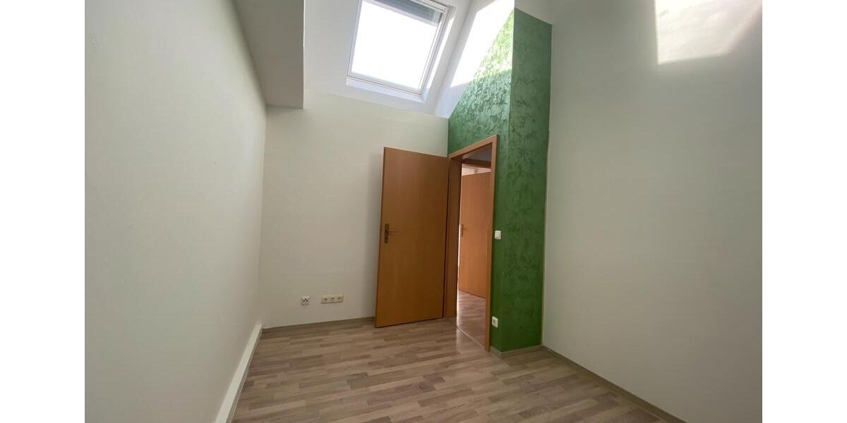 Dachgeschoßwohnung Friedberg (Hessen) - 3 Zimmer, 67 m&sup2;, 1.300&euro; | Angebot:26023216