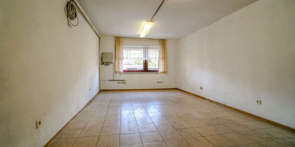 Kapitalanlage: Wohn - und Gewerbeobjekt mit 5 Einheiten in Herborn OT - Mehrfamilienhaus, Wohnhaus Herborn | Angebot:27191513