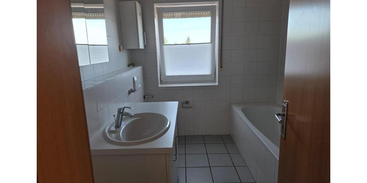 Dachgeschoßwohnung Fronhausen - 3.5 Zimmer, 105 m&sup2;, 1.150&euro; | Angebot:25871868