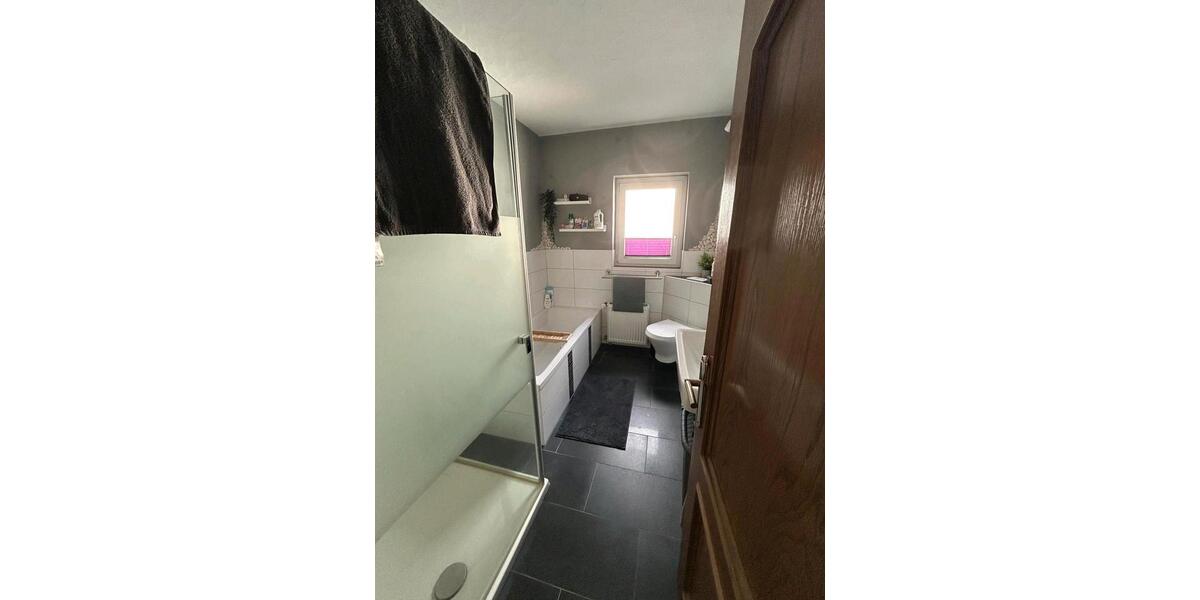 Etagenwohnung Biebertal - 7 Zimmer, 186 m&sup2;, 1.200&euro; | Angebot:26040470