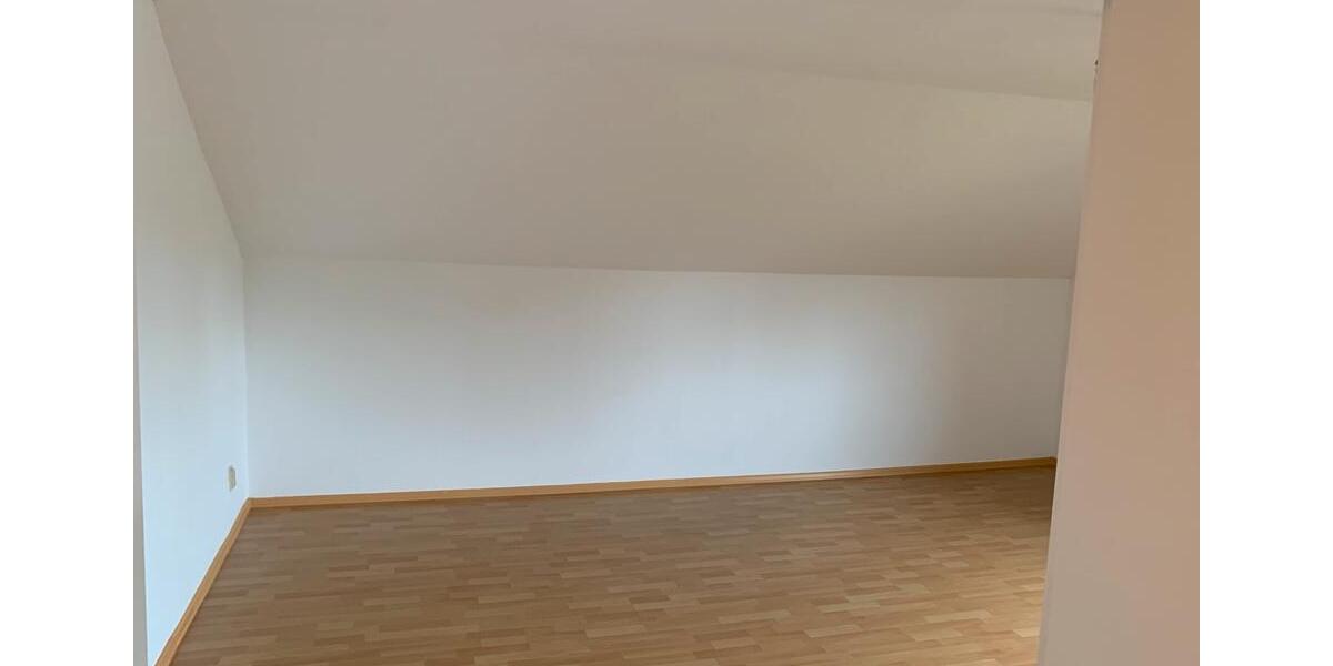 Dachgeschoßwohnung Reiskirchen - 3 Zimmer, 82 m&sup2;, 560&euro; | Angebot:25804446