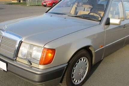 Mercedes-Benz 260 311.500 km 3.990 &euro; Lich 35423