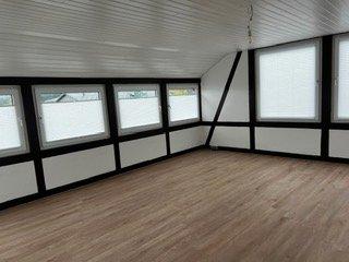 Einfamilienhaus Sinn - 9 Zimmer, 204 m&sup2;, 445.000&euro; | Angebot:26041077