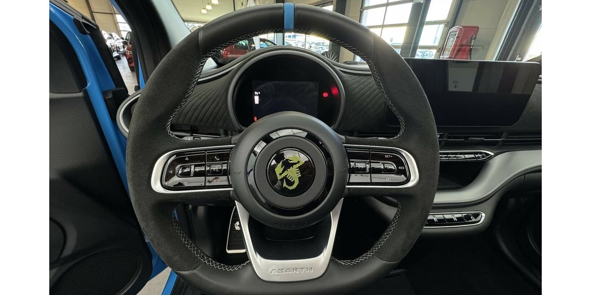 Fiat 500e Abarth Cabrio Scorpionissima TURISMO 42 kWh 23.700 km 26.620 &euro; Lich 35423