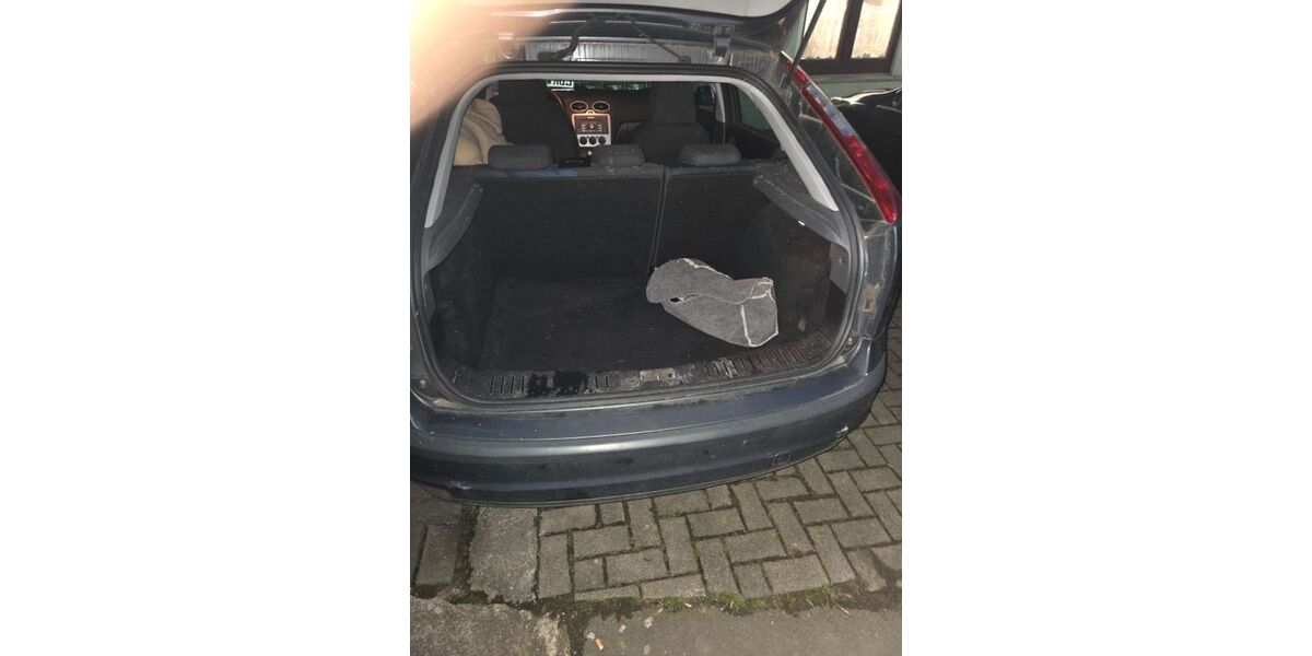 Ford Focus 270.000 km 650 &euro; Hohensolms 35644