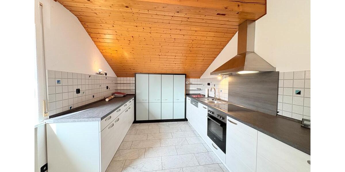 Dachgeschoßwohnung Weimar (Lahn) - 3 Zimmer, 115 m&sup2;, 1.035&euro; | Angebot:25636449