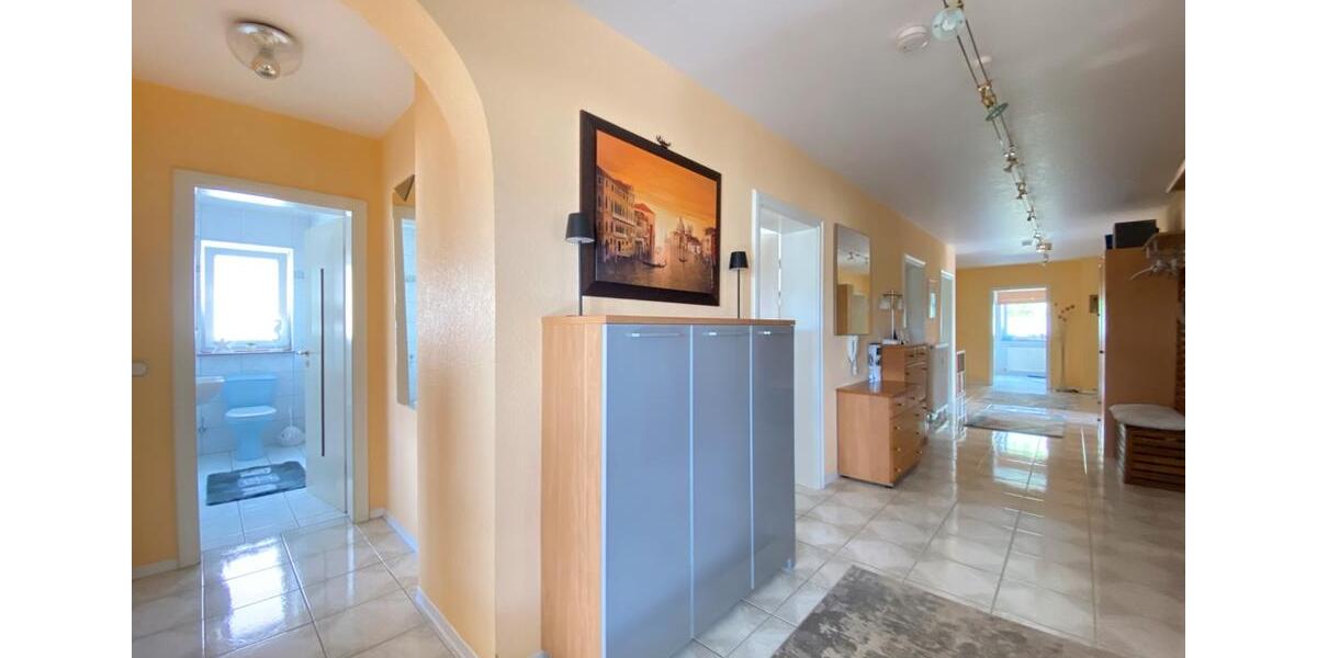 Etagenwohnung Buseck - 6 Zimmer, 208 m&sup2;, 1.200&euro; | Angebot:25919020