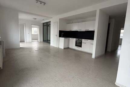 Wohnung Gießen - 7 Zimmer, 35 m&sup2;, 415&euro; | Angebot:24450660