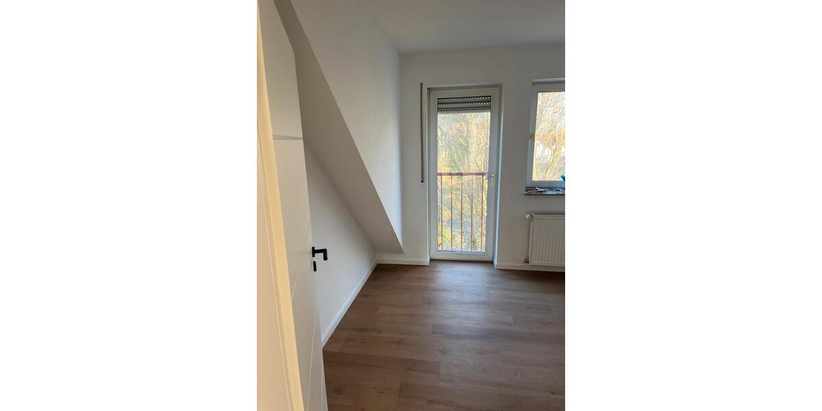 Dachgeschoßwohnung Butzbach - 4 Zimmer, 76 m&sup2;, 1.220&euro; | Angebot:25639563