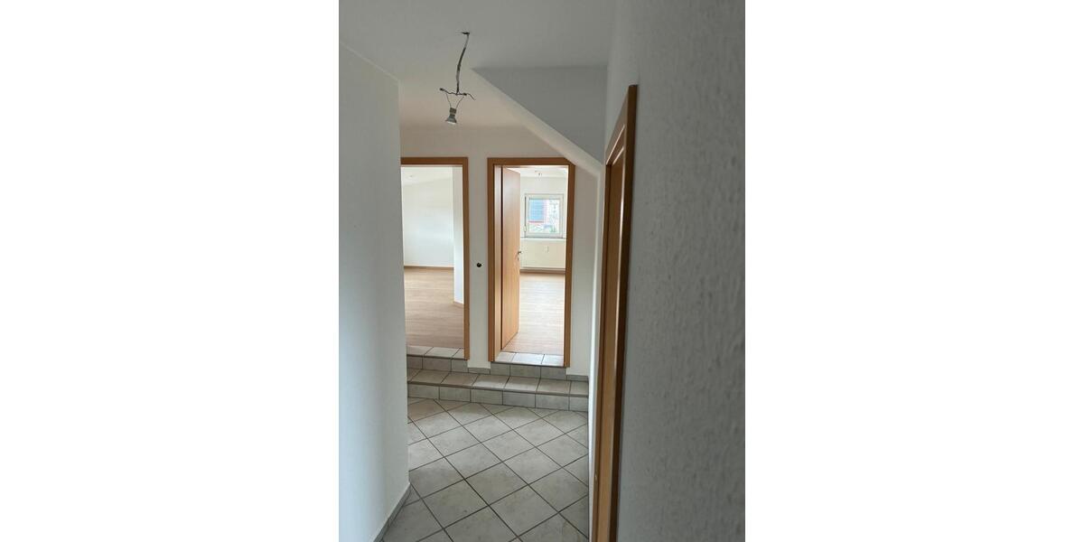 Dachgeschoßwohnung Gießen Allendorf - 4 Zimmer, 110 m&sup2;, 950&euro; | Angebot:26614053