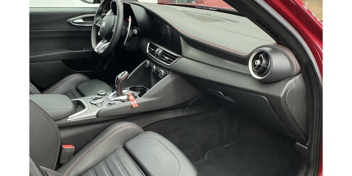 Alfa Romeo Giulia 2.0 Competizione Q4 Turbo Panoramadach 14.303 km 38.460 &euro; Lich 35423