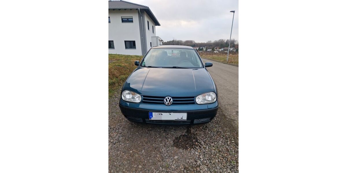 VW Golf 205.000 km 2.550 &euro; Mücke 35325