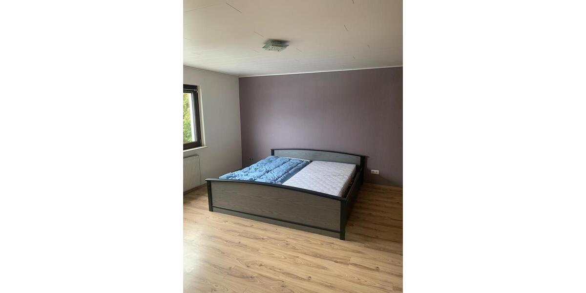 Einfamilienhaus Marburg - 9 Zimmer, 135 m&sup2;, 1.250&euro; | Angebot:24840440