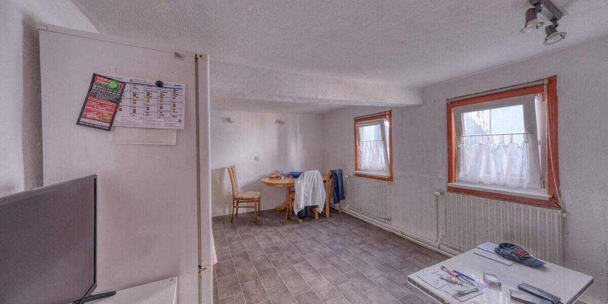 Mehrfamilienhaus, Wohnhaus Aßlar - 8 Zimmer, 186 m&sup2;, 219.000&euro; | Angebot:25697034