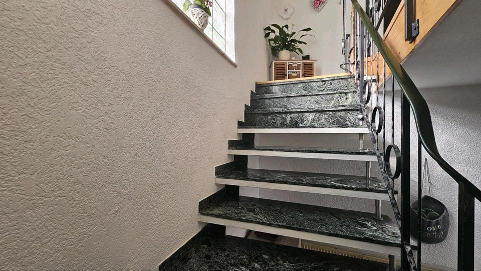 Mehrfamilienhaus, Wohnhaus Lich - 9 Zimmer, 160 m&sup2;, 330.000&euro; | Angebot:25876197