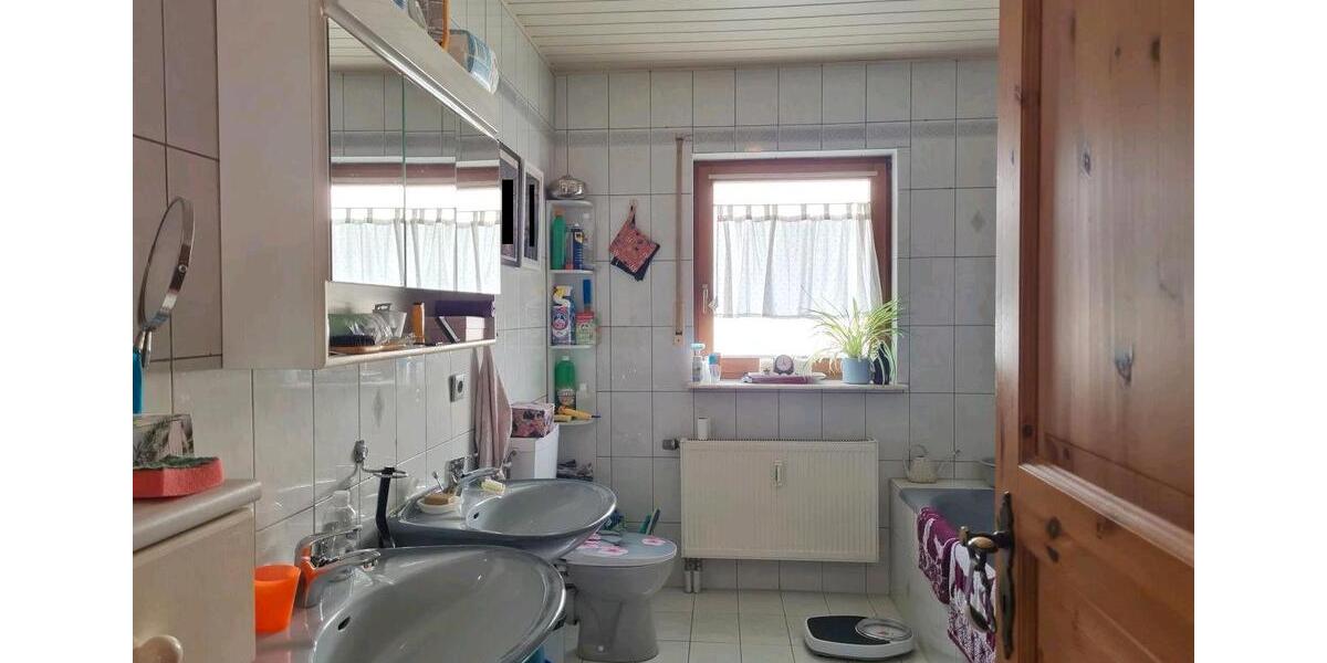 Einfamilienhaus Lohra - 8 Zimmer, 255 m&sup2;, 439.000&euro; | Angebot:26090919