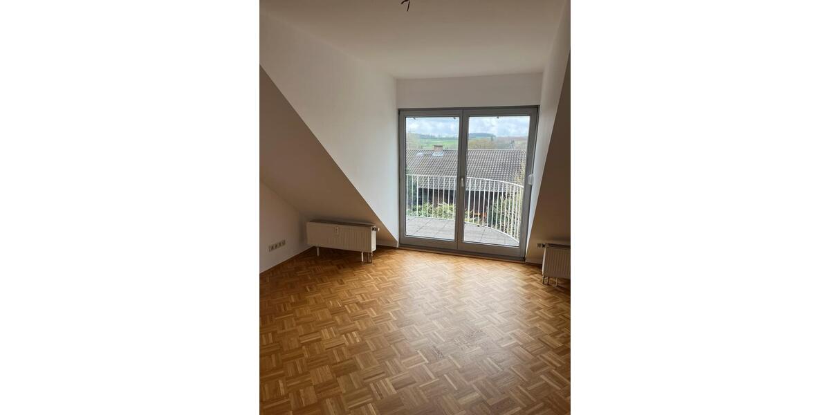 Dachgeschoßwohnung Mücke - 4 Zimmer, 75 m&sup2;, 840&euro; | Angebot:25656942