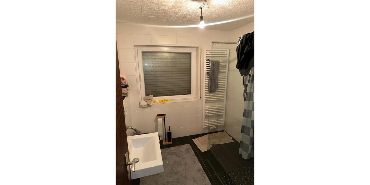 Bungalow Lohra - 4 Zimmer, 200 m&sup2;, 1.500&euro; | Angebot:25525289