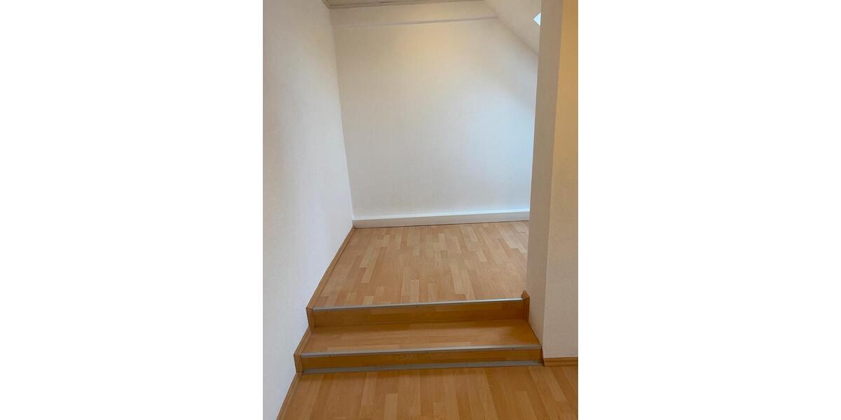 Dachgeschoßwohnung Gießen Wieseck - 15 Zimmer, 15 m&sup2;, 420&euro; | Angebot:25790590