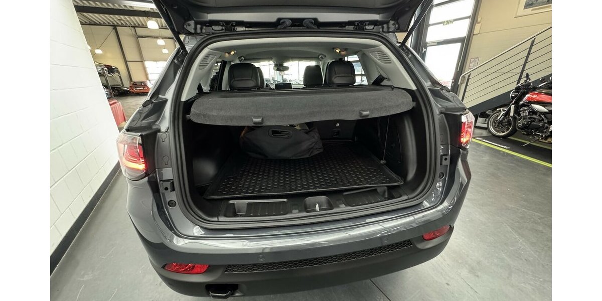 Jeep Compass Trailhawk Plug-In Hybrid 4WD 1.Hand LED 27.100 km 25.890 &euro; Lich 35423