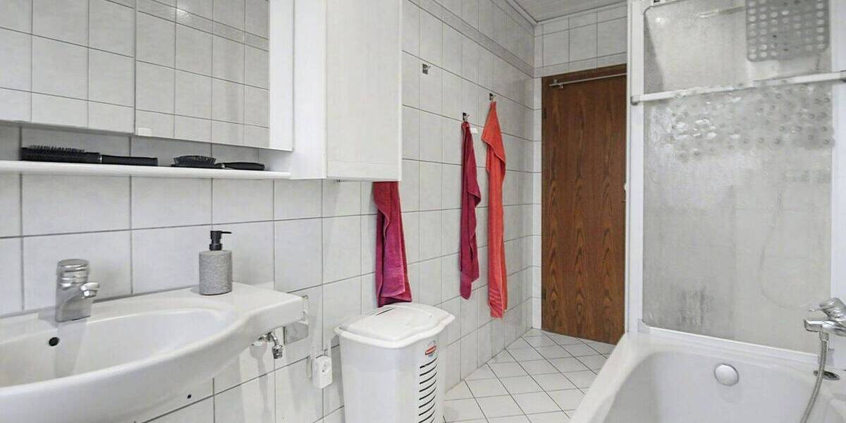 Mehrfamilienhaus, Wohnhaus Lich Bettenhausen - 6 Zimmer, 151 m&sup2;, 195.000&euro; | Angebot:26029083