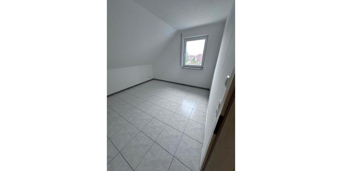 Dachgeschoßwohnung Hungen - 4 Zimmer, 104 m&sup2;, 900&euro; | Angebot:25977131