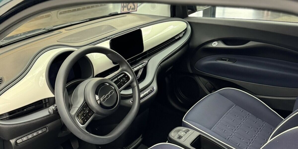 Fiat 500e Action Carplay Android Automatik 1.Hand 26.891 km 13.440 &euro; Lich 35423