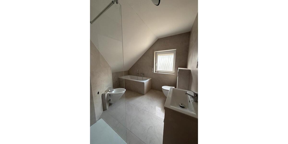 Etagenwohnung Gladenbach - 4 Zimmer, 135 m&sup2;, 1.300&euro; | Angebot:25784291