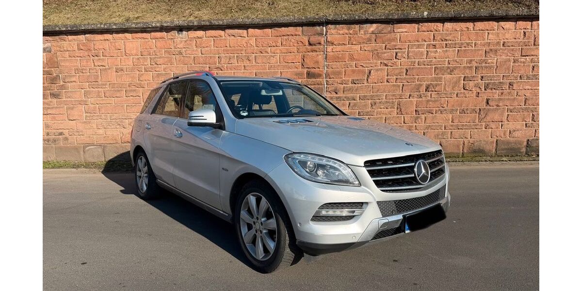 Mercedes-Benz ML 350 336.000 km 10.900 &euro; Gladenbach 35075