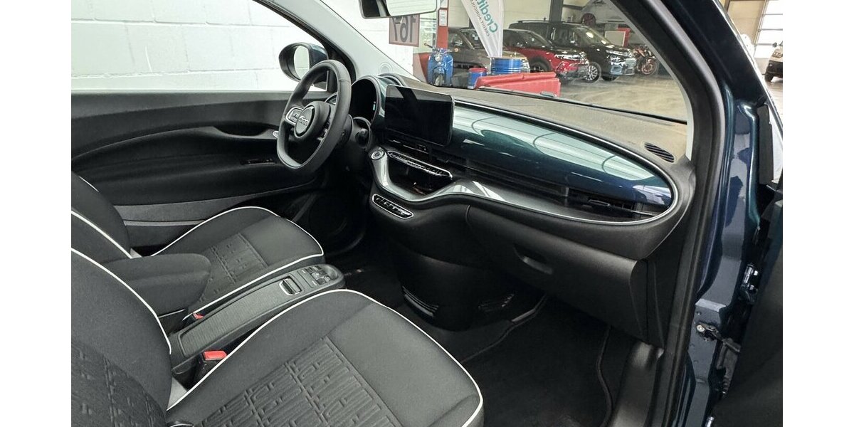 Fiat 500e Cabrio 1.Hand 42kWh Sitzheizung Kamera 15.200 km 21.320 &euro; Lich 35423