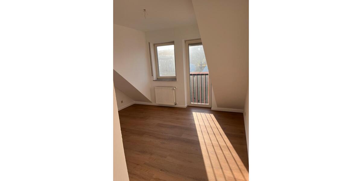 Dachgeschoßwohnung Butzbach - 4 Zimmer, 76 m&sup2;, 1.220&euro; | Angebot:25639563