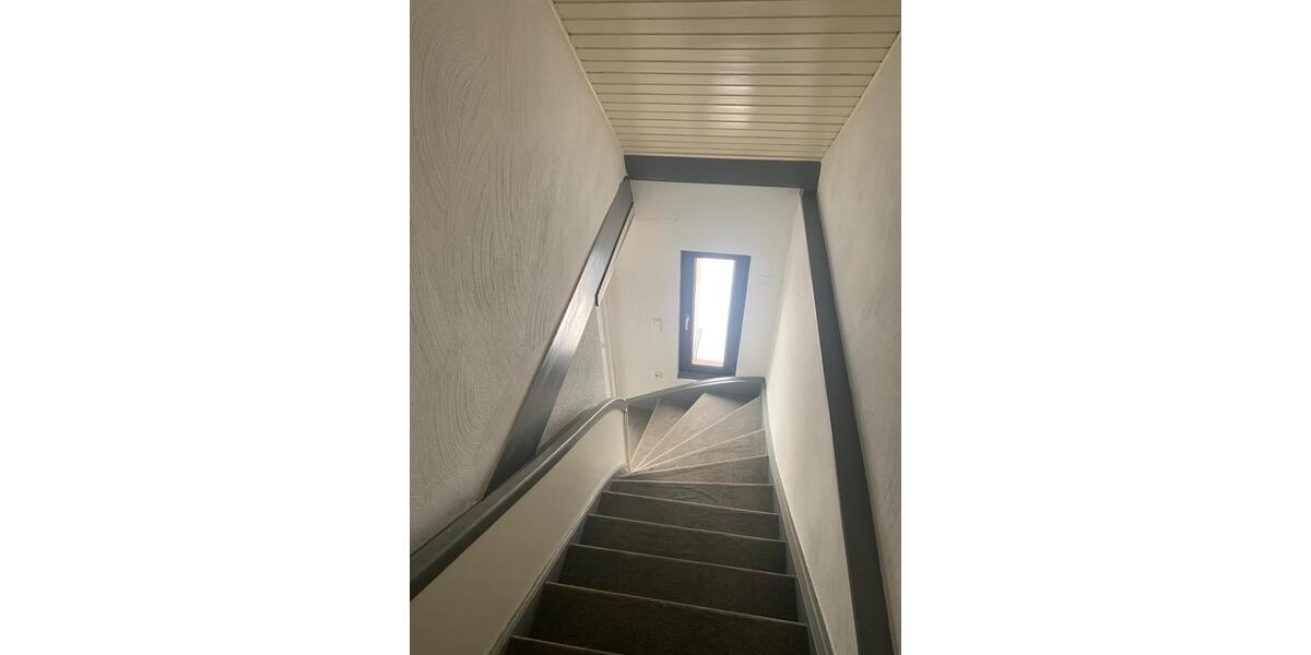 Einfamilienhaus Lohra - 9 Zimmer, 215 m&sup2;, 1.900&euro; | Angebot:25293721