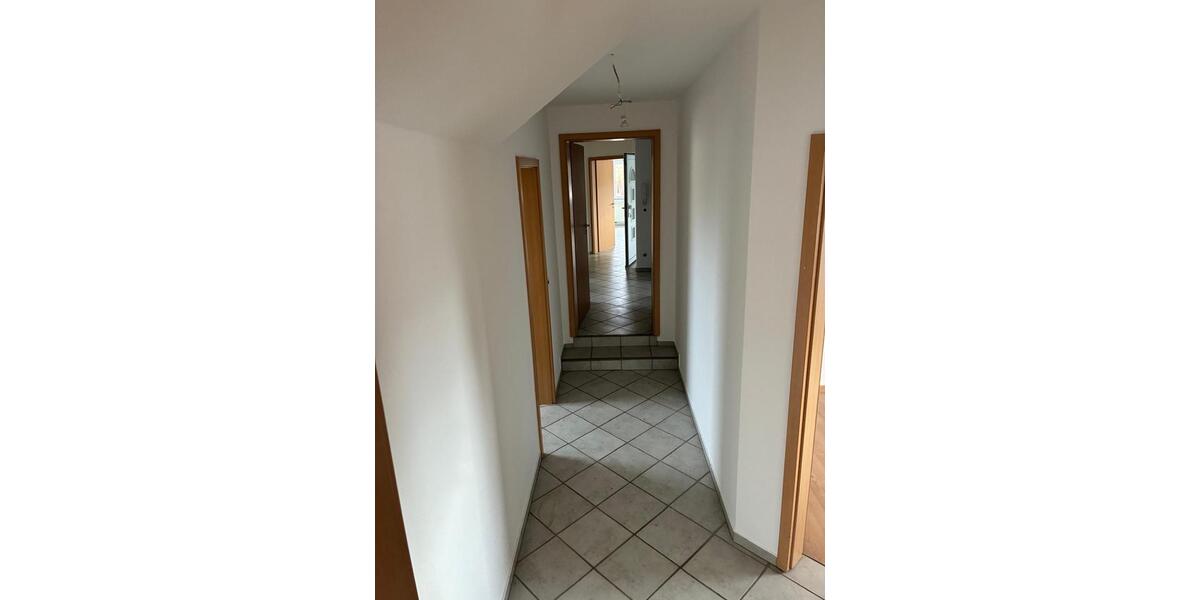 Dachgeschoßwohnung Gießen Allendorf - 4 Zimmer, 110 m&sup2;, 950&euro; | Angebot:26614053
