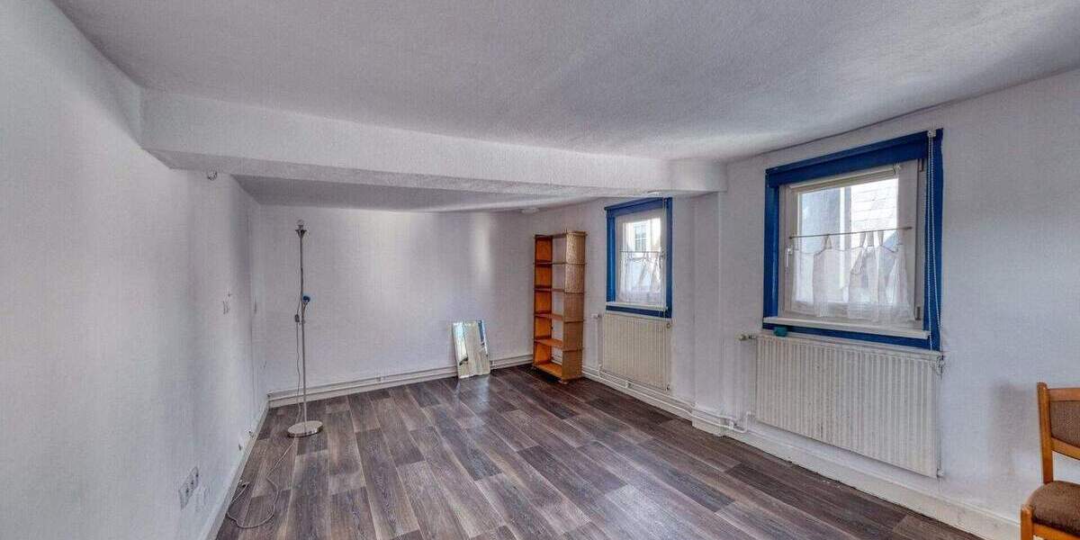 Mehrfamilienhaus, Wohnhaus Aßlar - 8 Zimmer, 186 m&sup2;, 219.000&euro; | Angebot:25697034