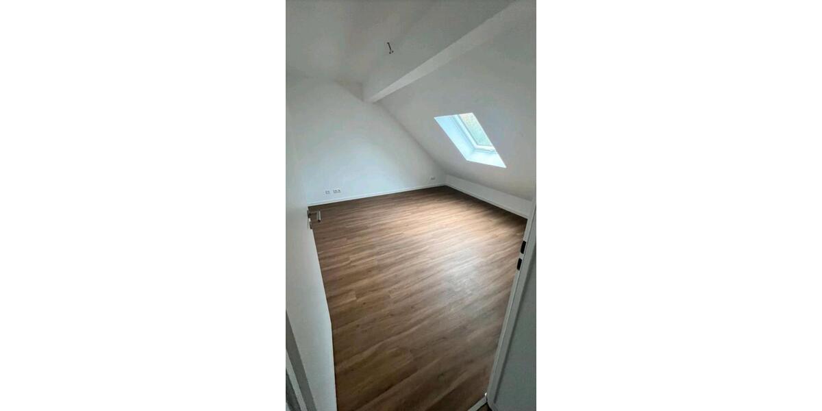 Dachgeschoßwohnung Wetzlar Dutenhofen - 4 Zimmer, 90 m&sup2;, 1.100&euro; | Angebot:25918779