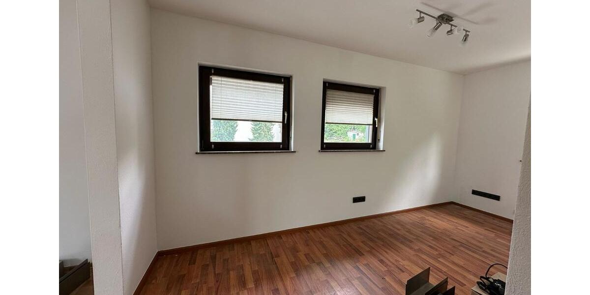 Etagenwohnung Ehringshausen - 3 Zimmer, 103 m&sup2;, 1.050&euro; | Angebot:25416527