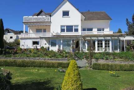 Haus Usingen - 14 Zimmer, 407 m&sup2;, 695.000&euro; | Angebot:25355022