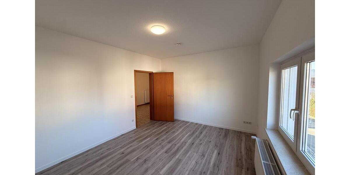 Etagenwohnung Gladenbach - 4 Zimmer, 120 m&sup2;, 990&euro; | Angebot:25327573