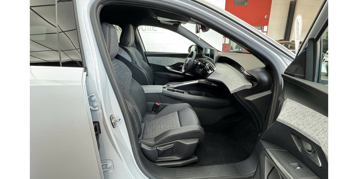 Peugeot 5008 145 Mild Hybrid Allure7 Sitzer LED CAM 18.200 km 27.520 &euro; Lich 35423