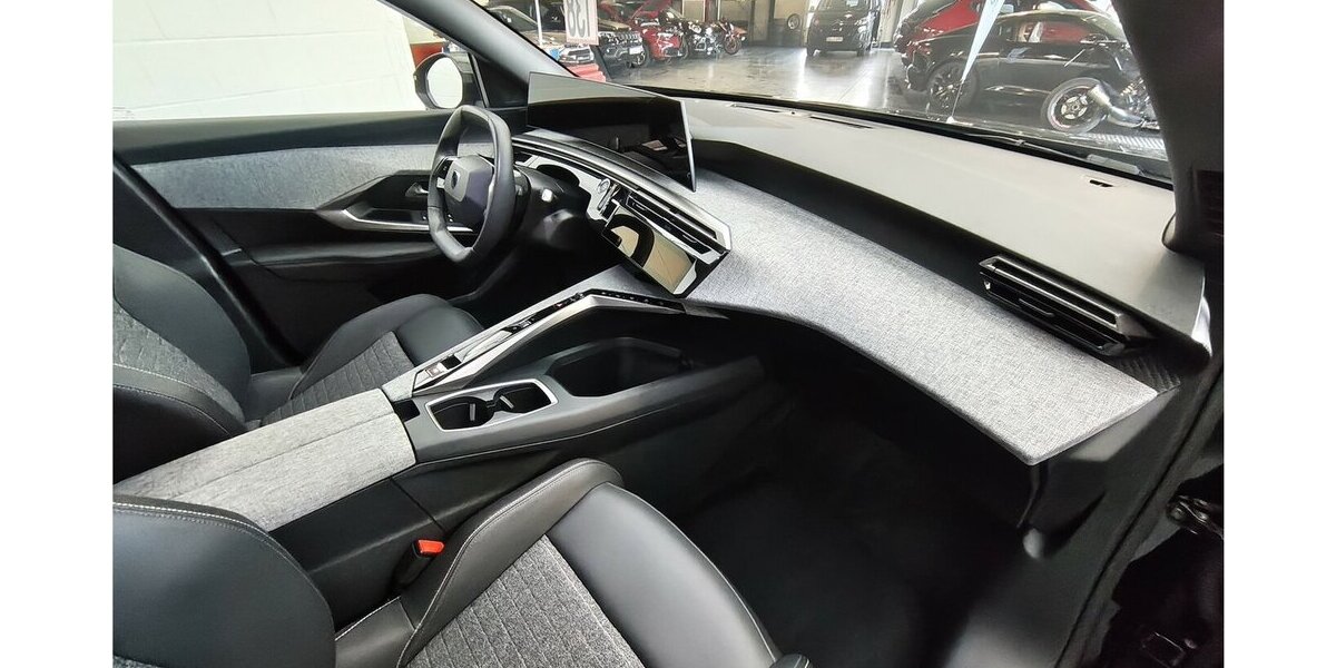 Peugeot 5008 Allure 145 E Hybrid 360° Cam 7 Sitze 43.850 km 28.220 &euro; Lich 35423