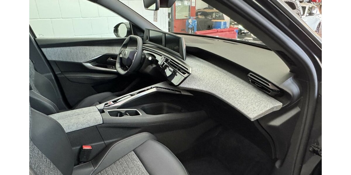 Peugeot 5008 145 Mild Hybrid Allure7 Sitzer LED CAM 30.800 km 27.320 &euro; Lich 35423
