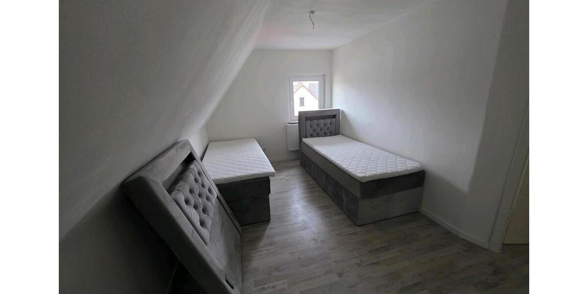 Dachgeschoßwohnung Friedberg (Hessen) - 4 Zimmer, 90 m&sup2;, 1.100&euro; | Angebot:25950843